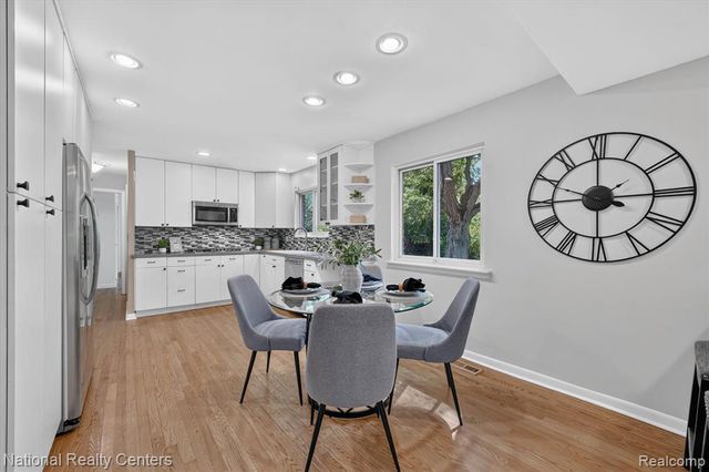 4245 Normanwood, West Bloomfield, MI 48323