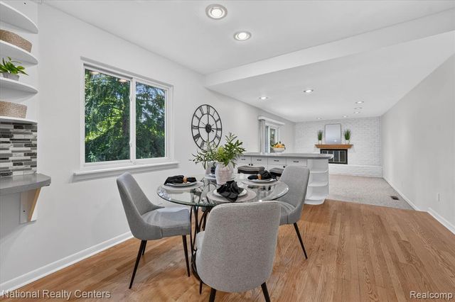 4245 Normanwood, West Bloomfield, MI 48323