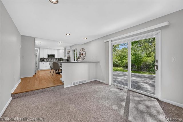 4245 Normanwood, West Bloomfield, MI 48323