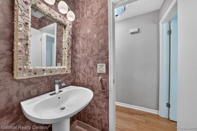 4245 Normanwood, West Bloomfield, MI 48323