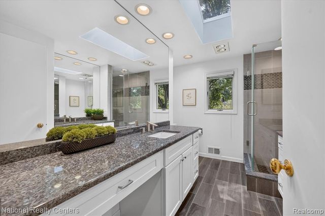 4245 Normanwood, West Bloomfield, MI 48323