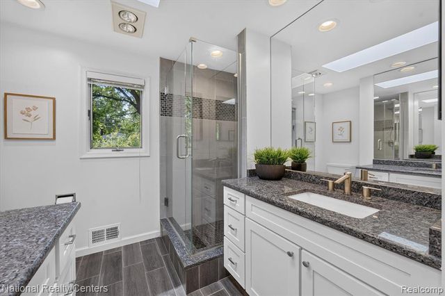 4245 Normanwood, West Bloomfield, MI 48323