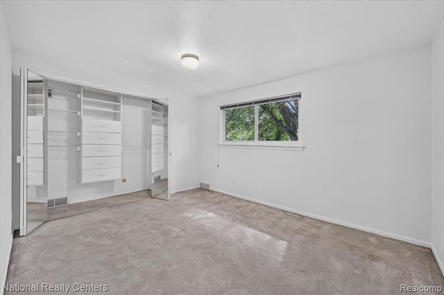 4245 Normanwood, West Bloomfield, MI 48323