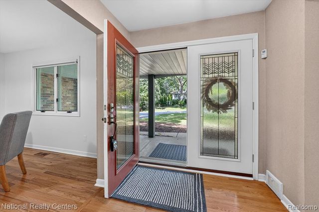 4245 Normanwood, West Bloomfield, MI 48323