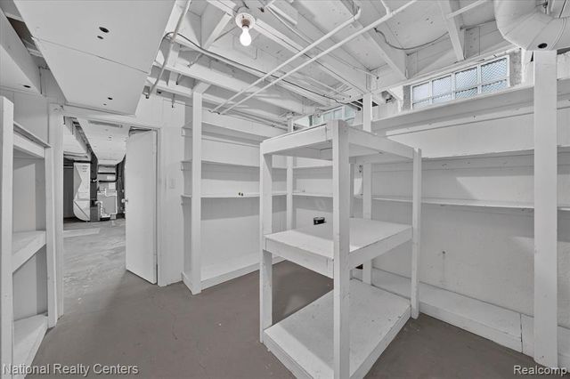 4245 Normanwood, West Bloomfield, MI 48323