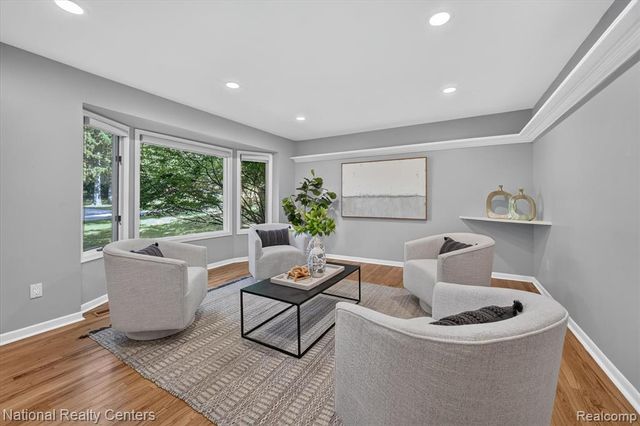 4245 Normanwood, West Bloomfield, MI 48323
