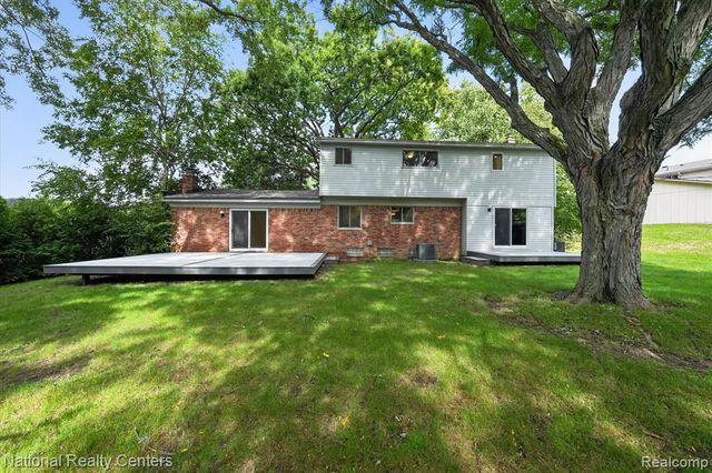 4245 Normanwood, West Bloomfield, MI 48323