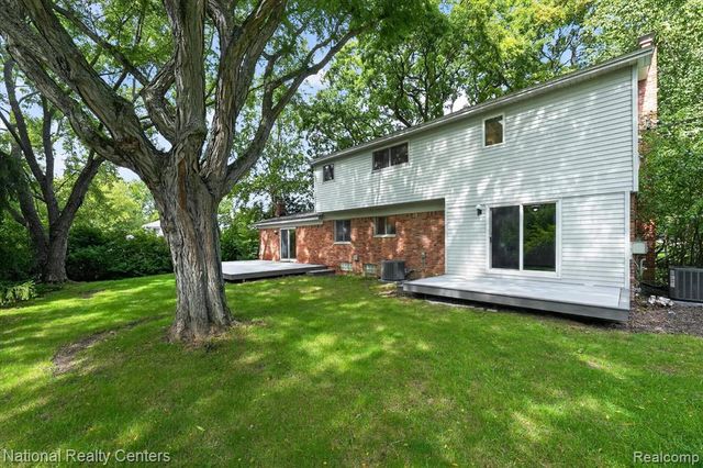 4245 Normanwood, West Bloomfield, MI 48323