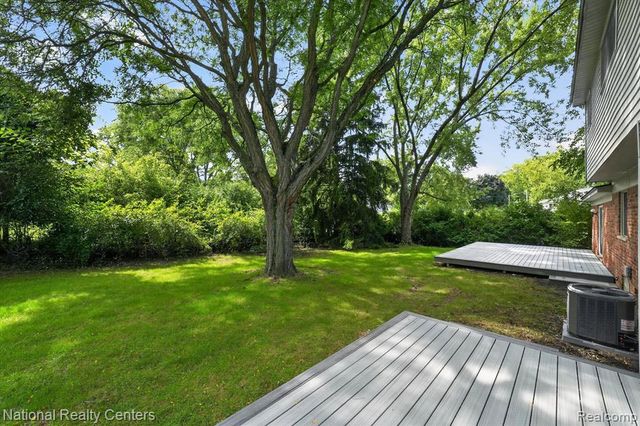 4245 Normanwood, West Bloomfield, MI 48323