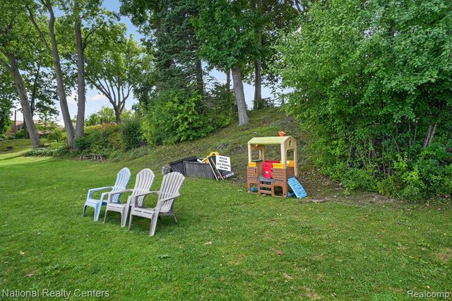 4245 Normanwood, West Bloomfield, MI 48323