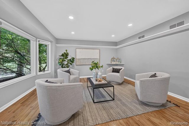 4245 Normanwood, West Bloomfield, MI 48323