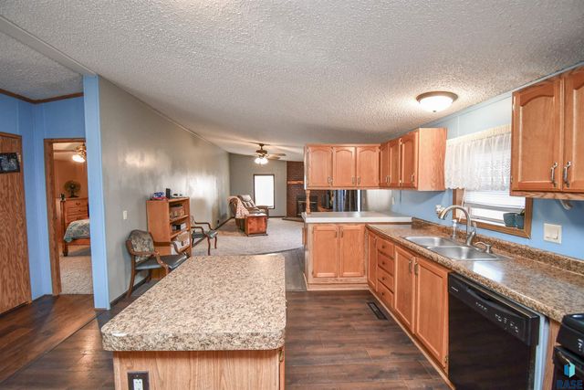 6103 Chickadee Pl Place, Sioux Falls, SD 57107