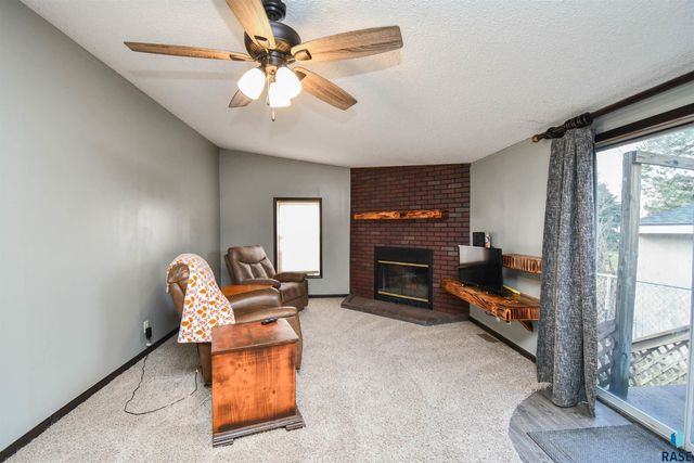 6103 Chickadee Pl Place, Sioux Falls, SD 57107