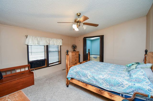 6103 Chickadee Pl Place, Sioux Falls, SD 57107