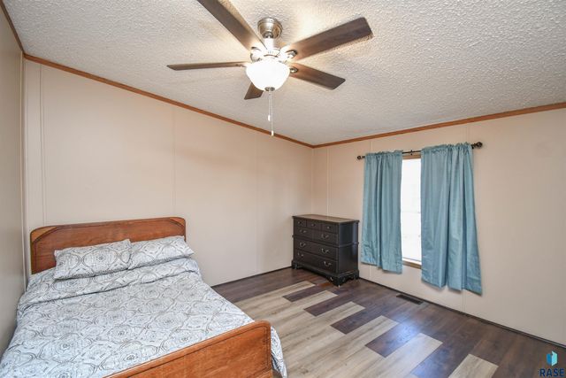 6103 Chickadee Pl Place, Sioux Falls, SD 57107