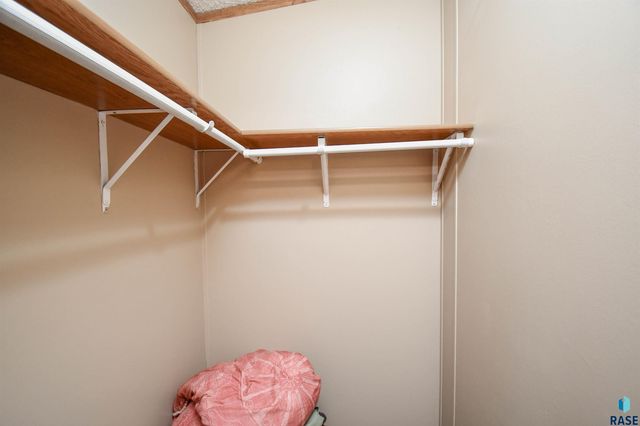 6103 Chickadee Pl Place, Sioux Falls, SD 57107