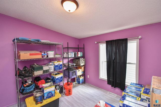 6103 Chickadee Pl Place, Sioux Falls, SD 57107