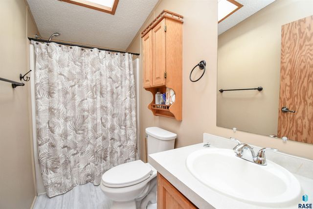 6103 Chickadee Pl Place, Sioux Falls, SD 57107