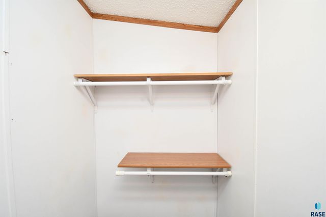 6103 Chickadee Pl Place, Sioux Falls, SD 57107