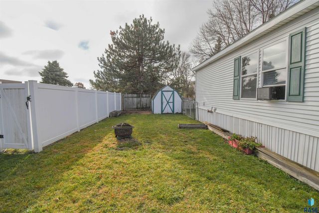 6103 Chickadee Pl Place, Sioux Falls, SD 57107