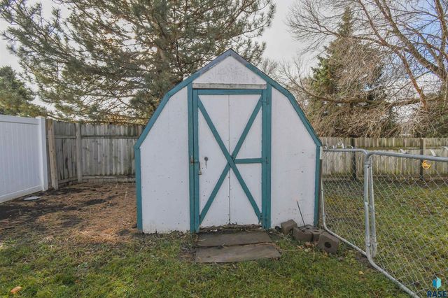 6103 Chickadee Pl Place, Sioux Falls, SD 57107