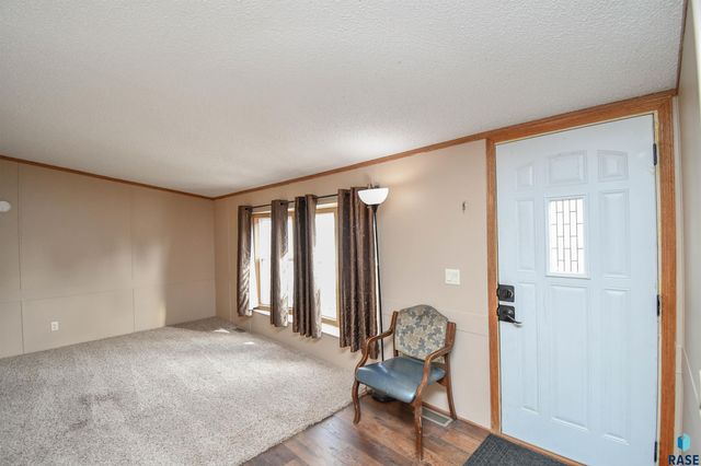 6103 Chickadee Pl Place, Sioux Falls, SD 57107