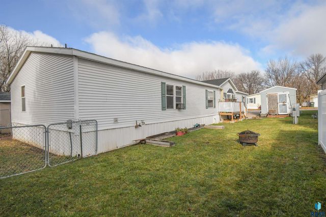 6103 Chickadee Pl Place, Sioux Falls, SD 57107