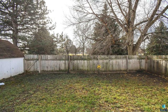 6103 Chickadee Pl Place, Sioux Falls, SD 57107