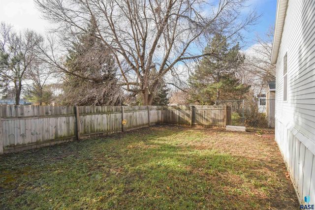 6103 Chickadee Pl Place, Sioux Falls, SD 57107