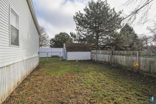 6103 Chickadee Pl Place, Sioux Falls, SD 57107