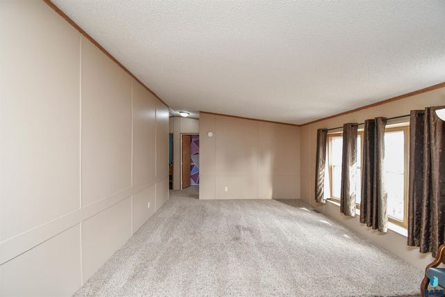 6103 Chickadee Pl Place, Sioux Falls, SD 57107