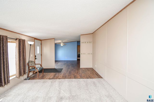 6103 Chickadee Pl Place, Sioux Falls, SD 57107