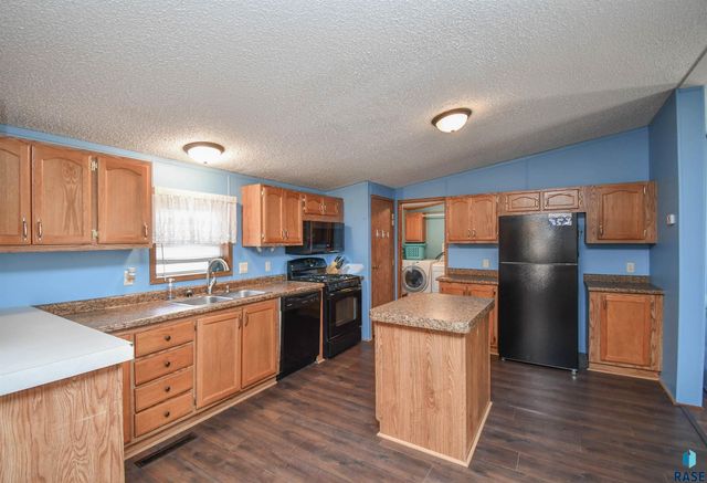 6103 Chickadee Pl Place, Sioux Falls, SD 57107