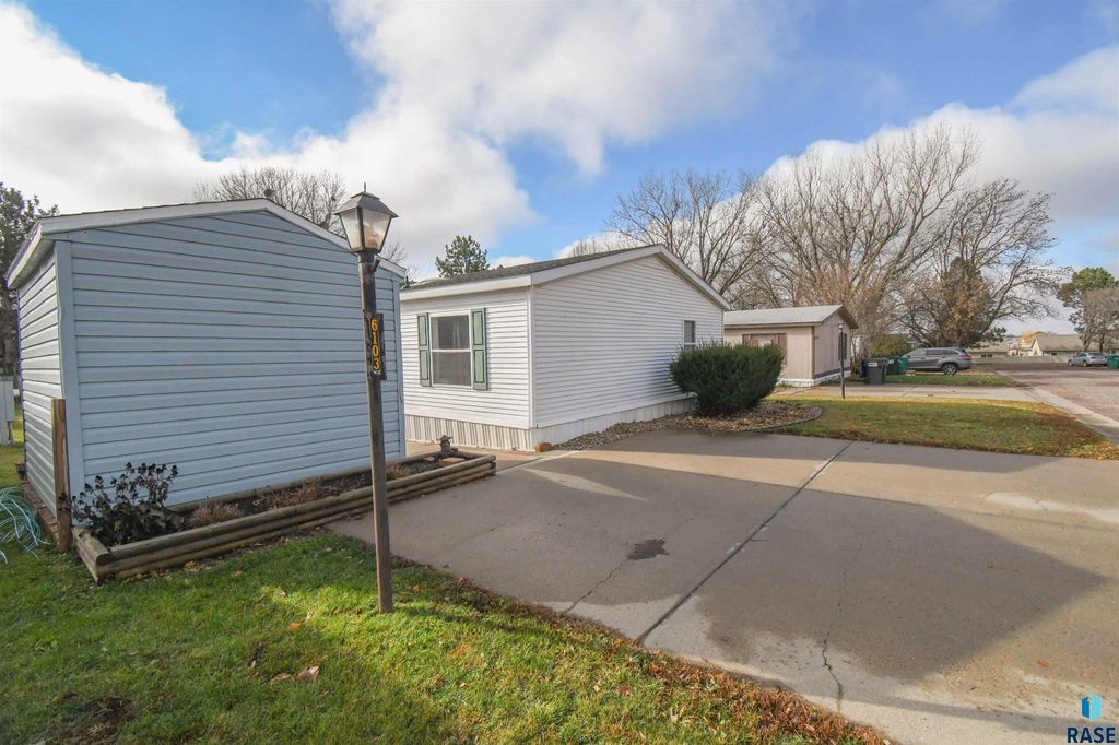 6103 Chickadee Pl Place, Sioux Falls, SD 57107