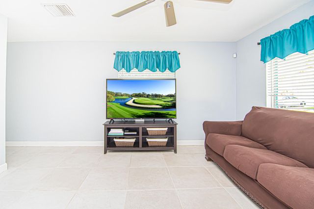 5711 NW 48th Avenue, Tamarac, FL 33319