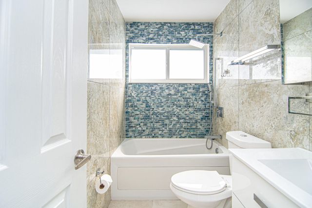 5711 NW 48th Avenue, Tamarac, FL 33319