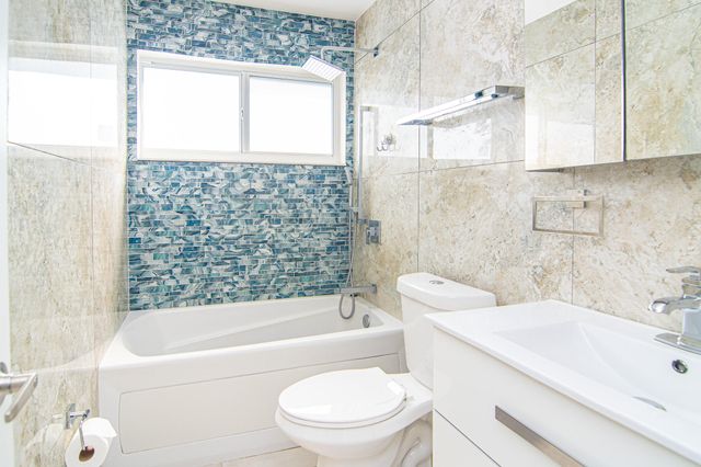 5711 NW 48th Avenue, Tamarac, FL 33319