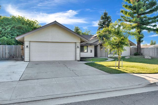 42 Mckelvy Ave, Clovis, CA 93611