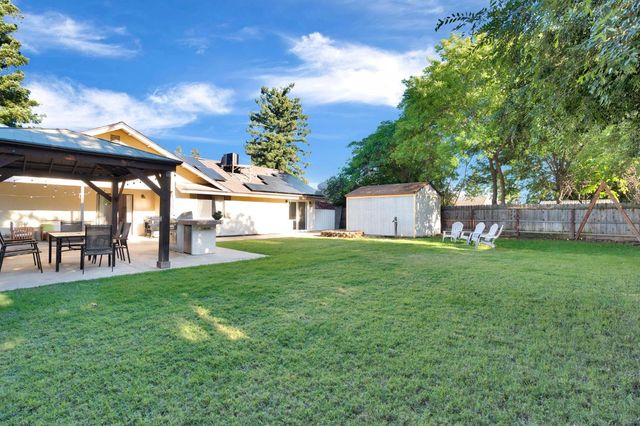 42 Mckelvy Ave, Clovis, CA 93611