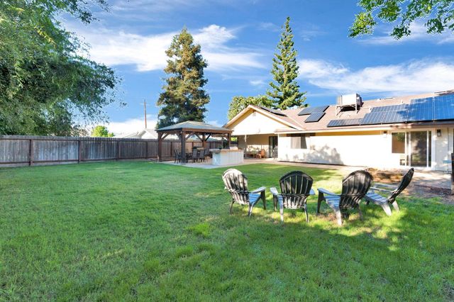 42 Mckelvy Ave, Clovis, CA 93611