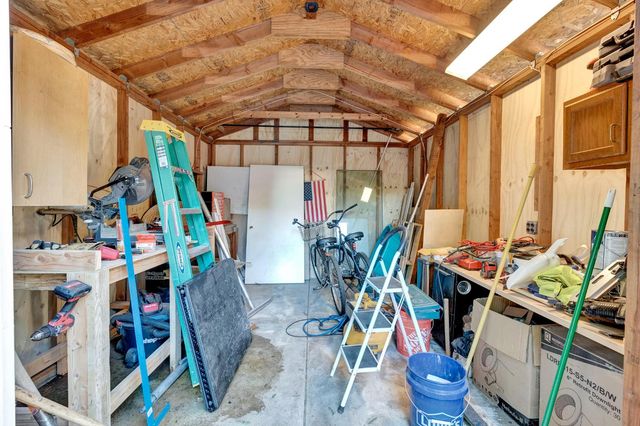 42 Mckelvy Ave, Clovis, CA 93611