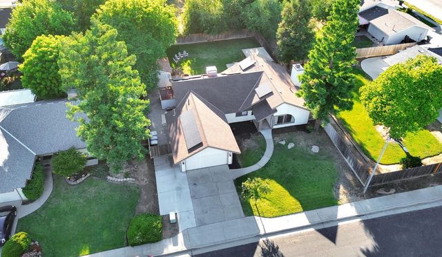 42 Mckelvy Ave, Clovis, CA 93611