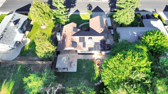 42 Mckelvy Ave, Clovis, CA 93611