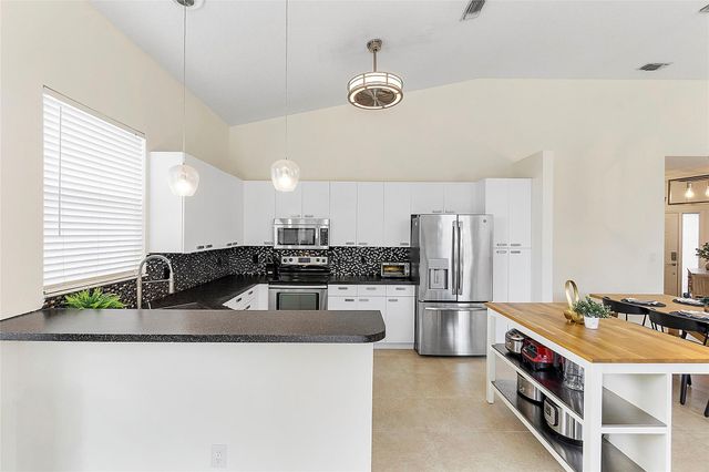 10650 NW 48th St, Coral Springs, FL 33076