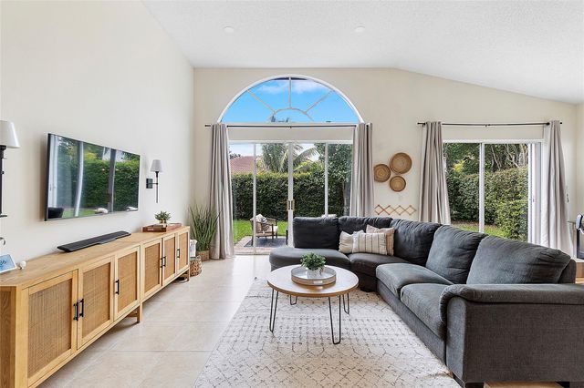 10650 NW 48th St, Coral Springs, FL 33076