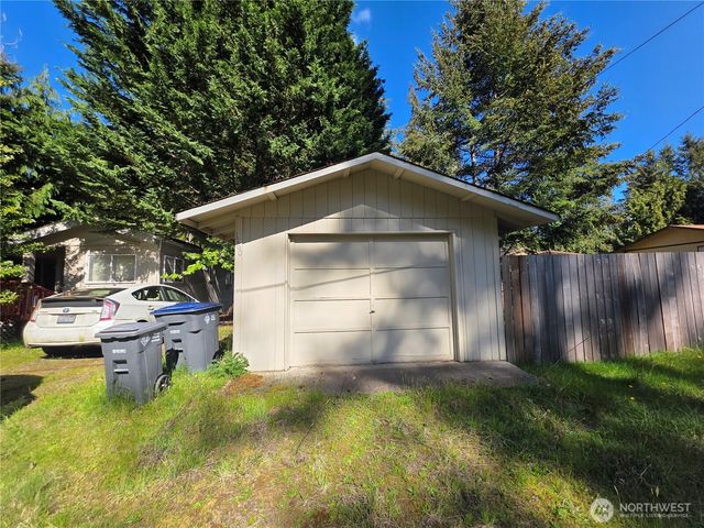1160 E Lakeshore Drive W, Shelton, WA 98584