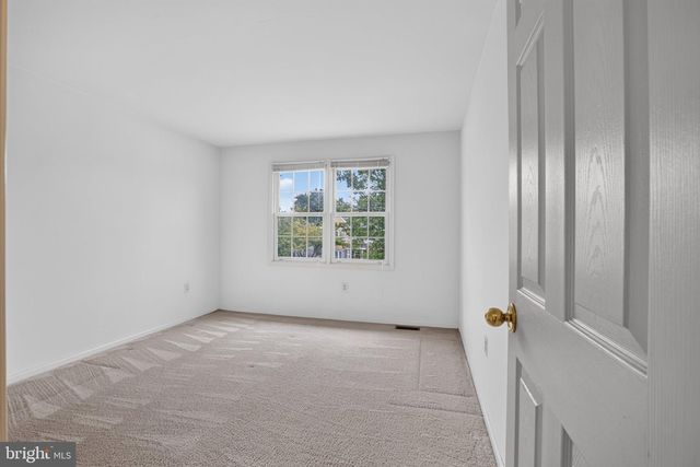 153 HUNSICKER DR, Collegeville, PA 19426