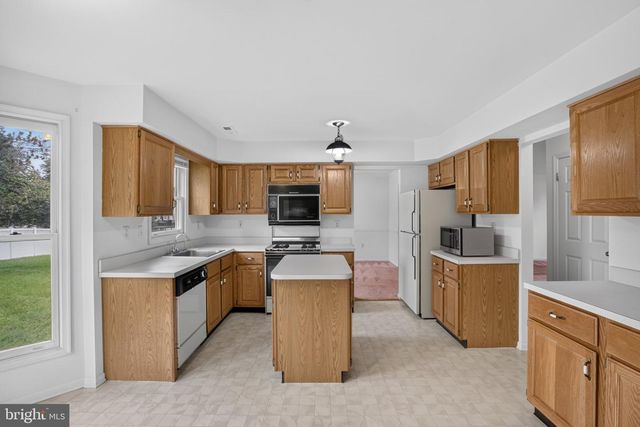 153 HUNSICKER DR, Collegeville, PA 19426