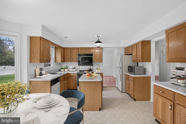 153 HUNSICKER DR, Collegeville, PA 19426