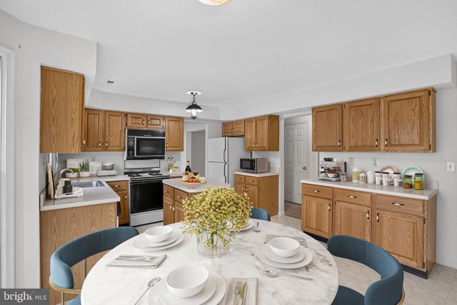 153 HUNSICKER DR, Collegeville, PA 19426